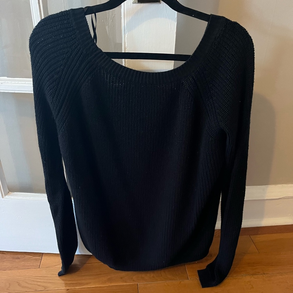 Lulu’s Open Back Sweater - Picture 2 of 3